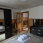 Шкаф и комод в Семейном номере Делюкс