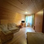 Номер (Улучшенный номер с двуспальной кроватью и угловым диваном), Гостиница Старый Домбай