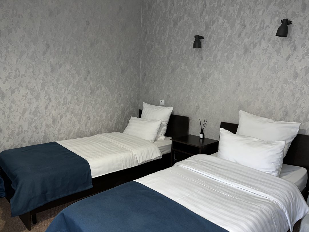 Двухместный (Стандартный двухместный номер с 2 односпальными кроватями) отеля Шале, Домбай