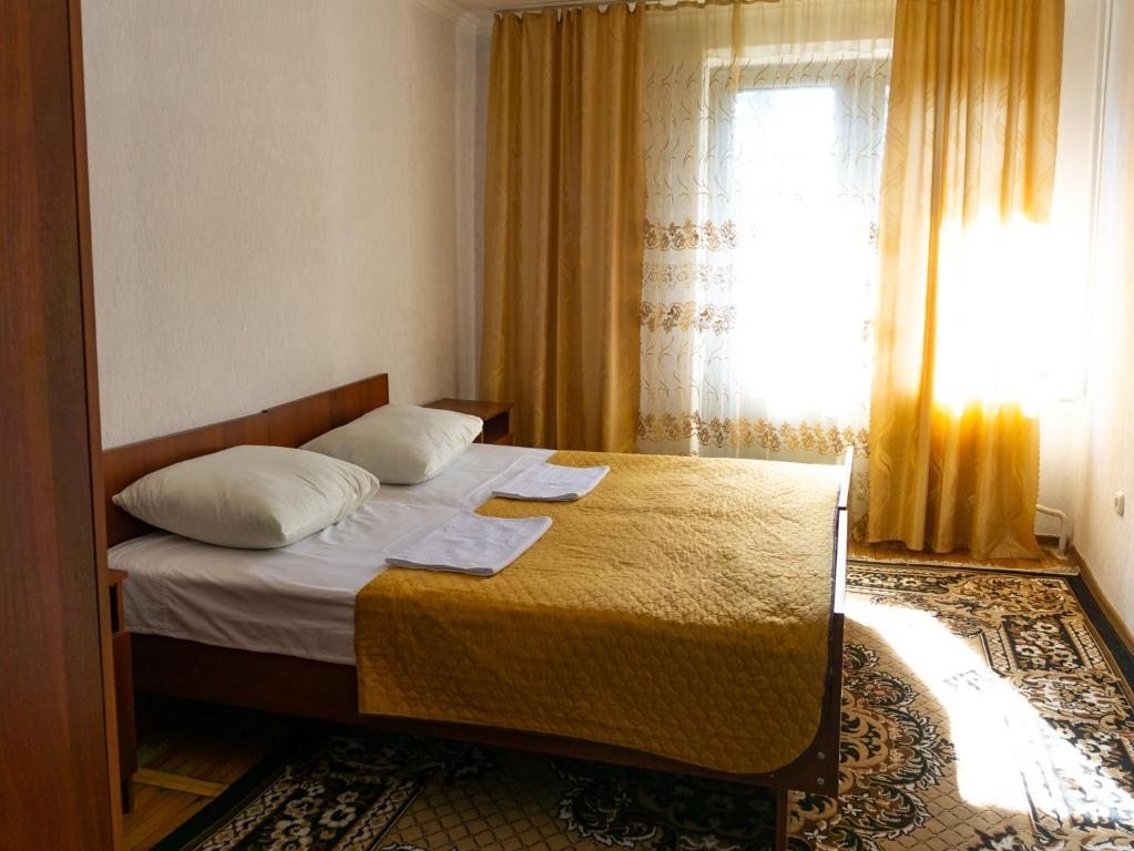 Двухместный (Стандартный двухместный номер с 2 отдельными кроватями) гостиницы Альпинист, Нальчик