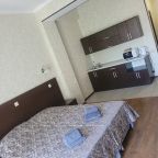 Студио (Стандартный однокомнатный номер студия 32км.), Гостевой дом Лаванда на Известинской