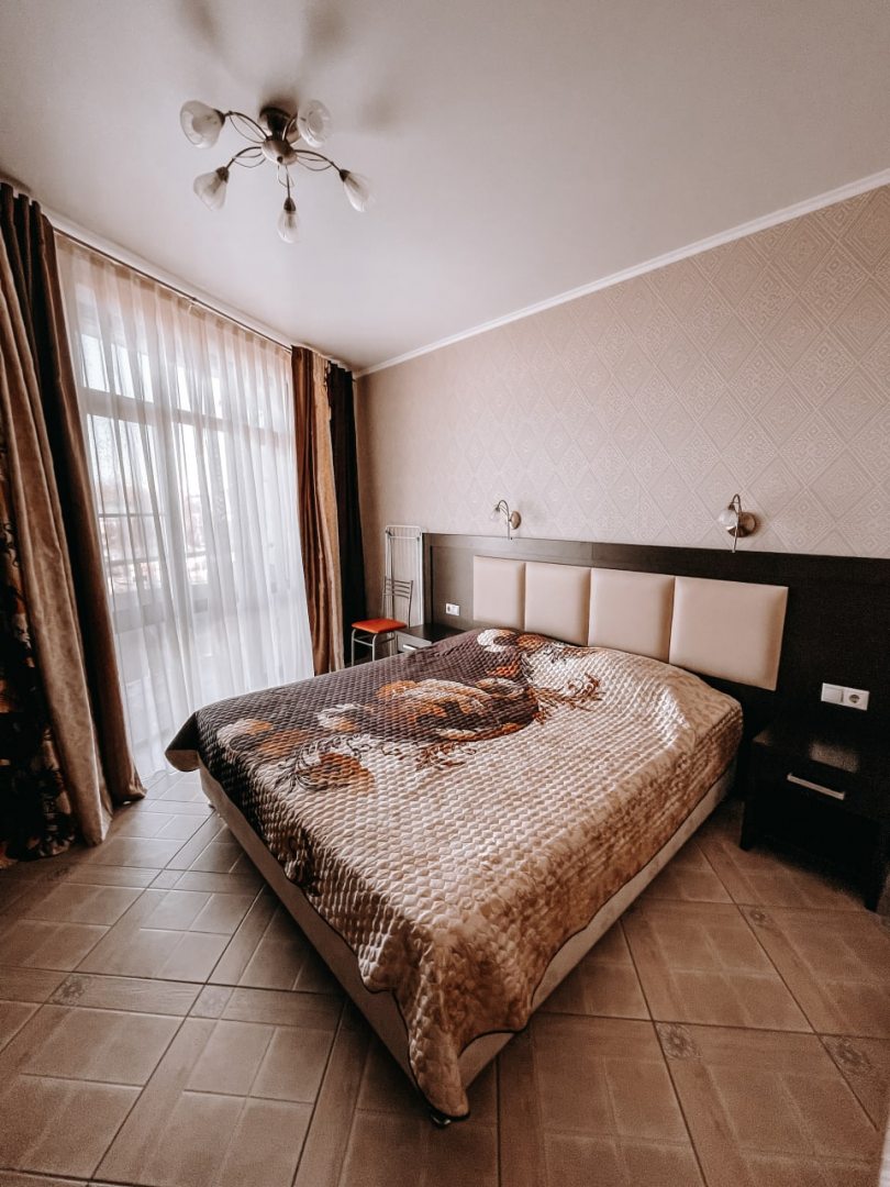 Четырехместный (четырёхместный стандартный номер) гостиницы Ореховая роща, Анапа