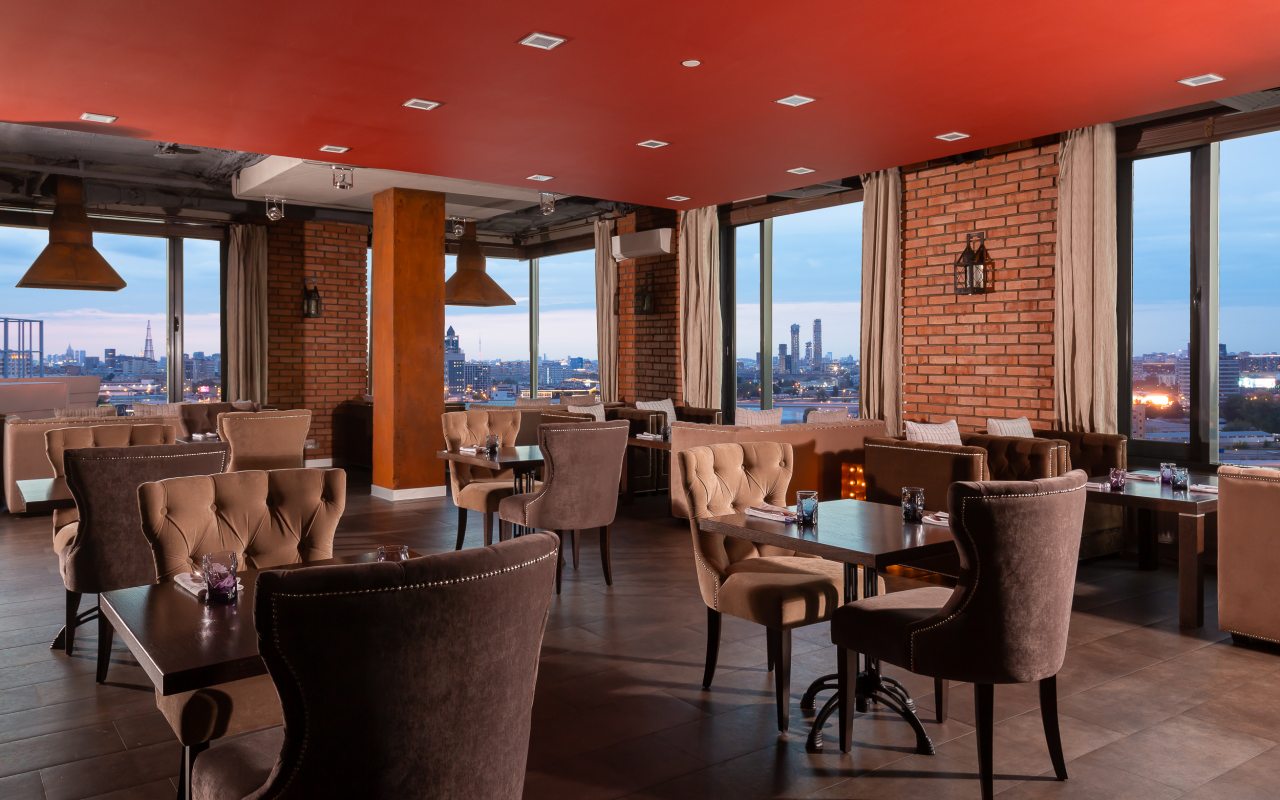 MaxLevel Bar & Lounge на 13-м этаже с видом на Москву