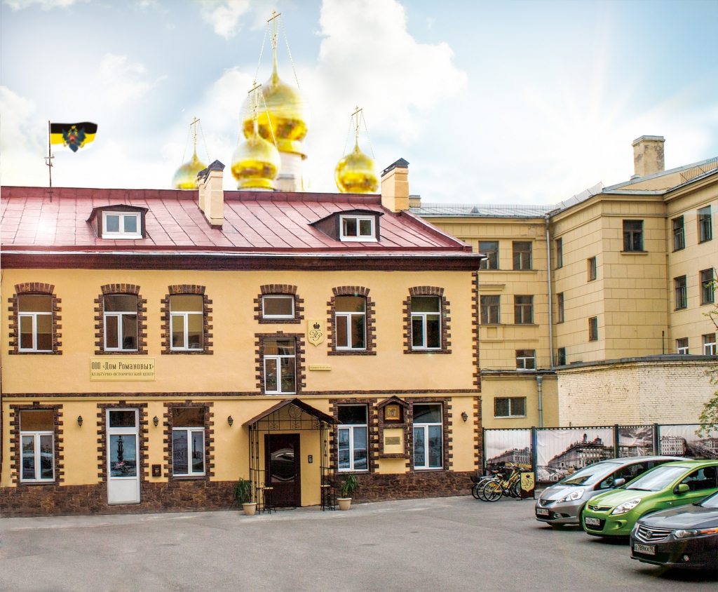 Главный вход в «Дом Романовых», Санкт-Петербург. Мини-отель Дом Романовых