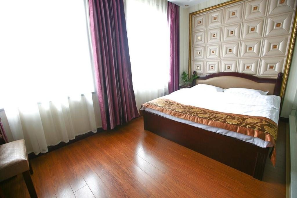 Двухместный (Стандартный номер с двуспальной кроватью) отеля Империал отель, Уссурийск
