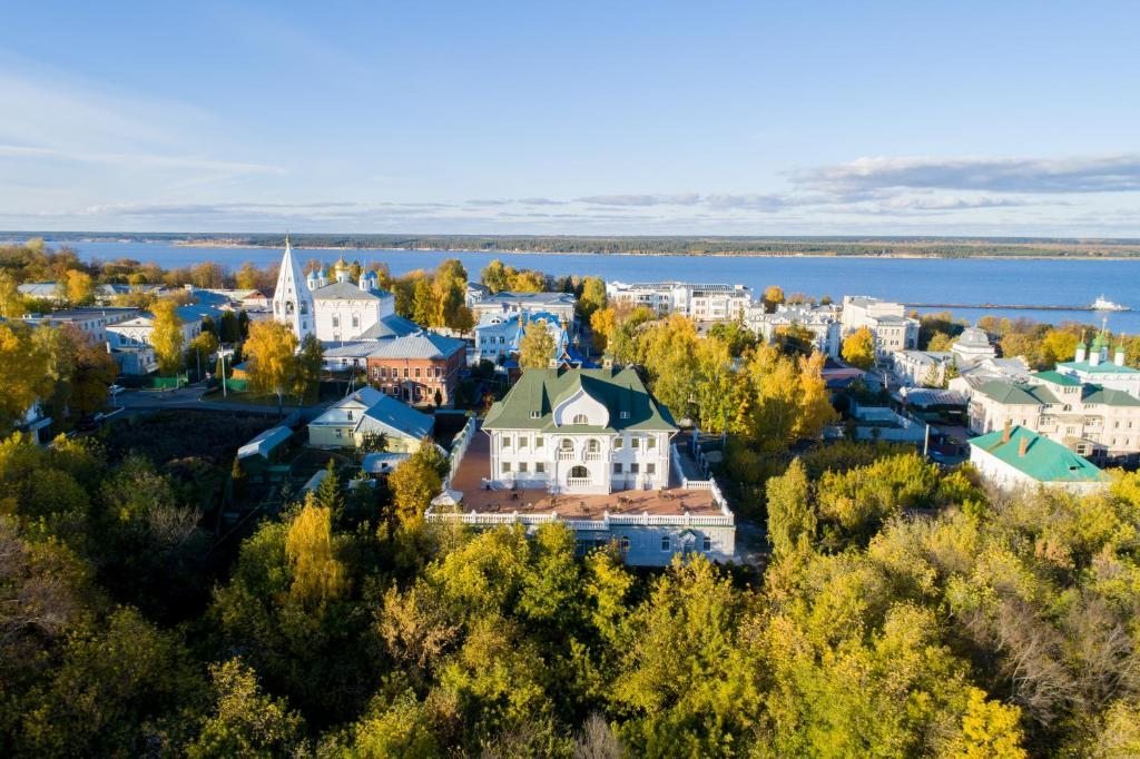 Люкс (Стандартный номер с видом на залив на 1 этаже) мини-отеля Manor House, Чебоксары