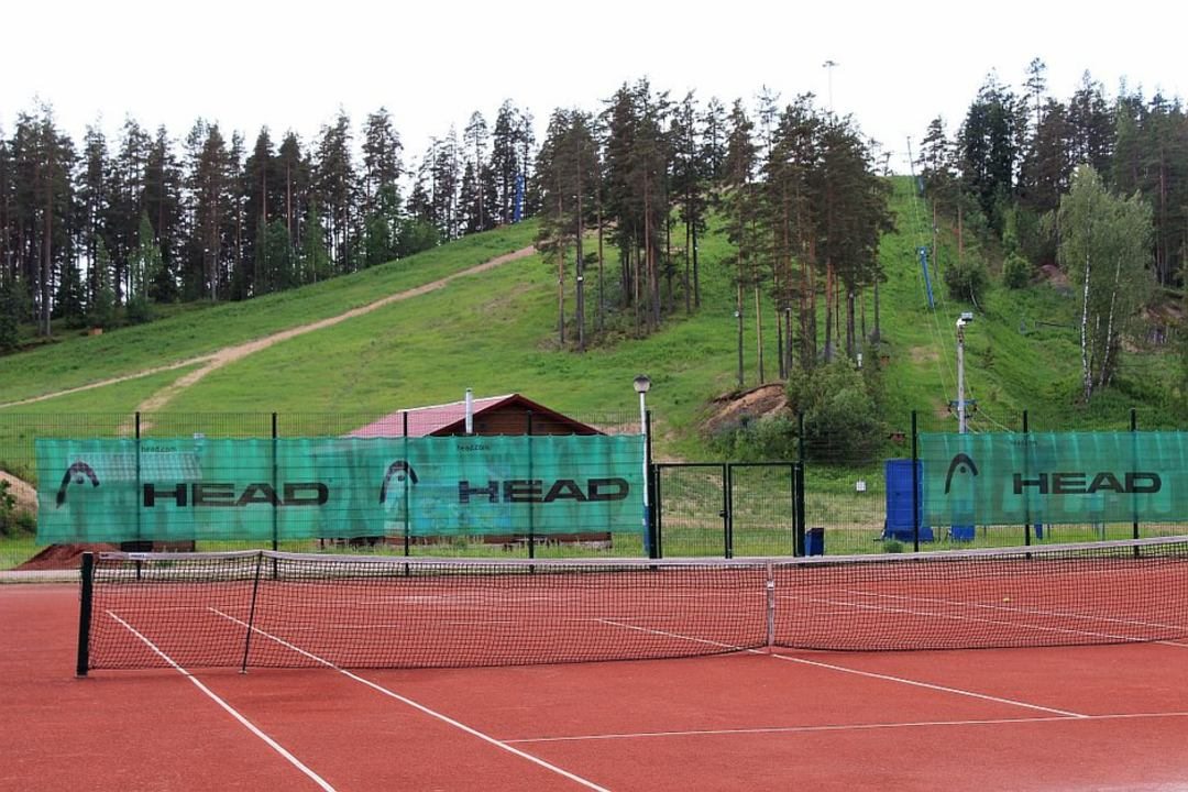 Большой теннис, Загородный отель Пухтолова Гора