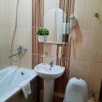Ванная комната в номере гостиничного комплекса Иртыш 3*, Омск