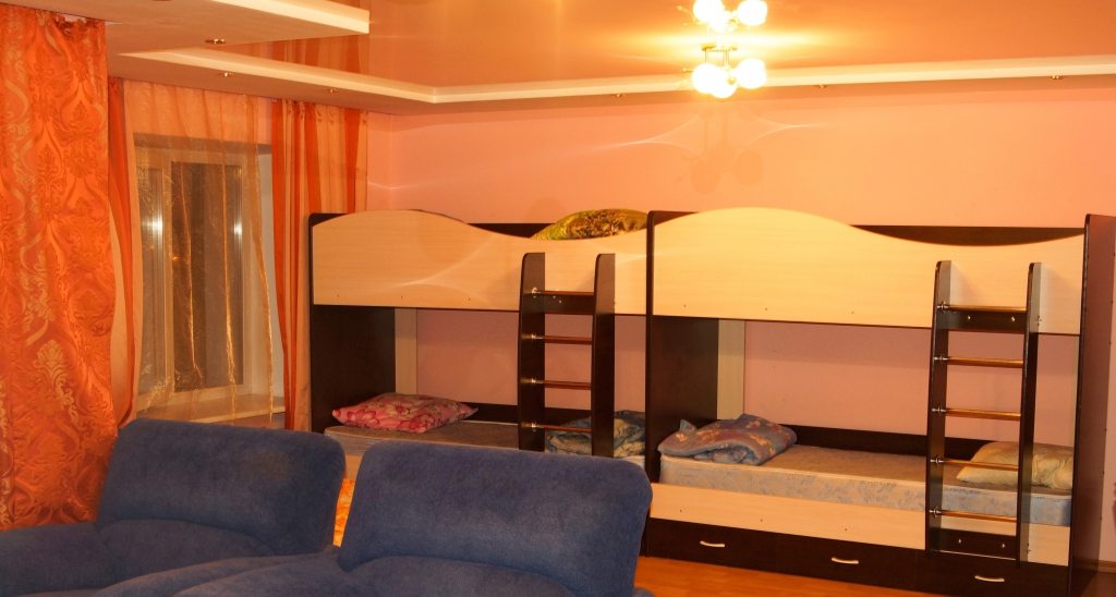Трёхместный и более (Койко-место в 10-местном номере, Двухъярусная кровать) хостела Деловой Новосибирск