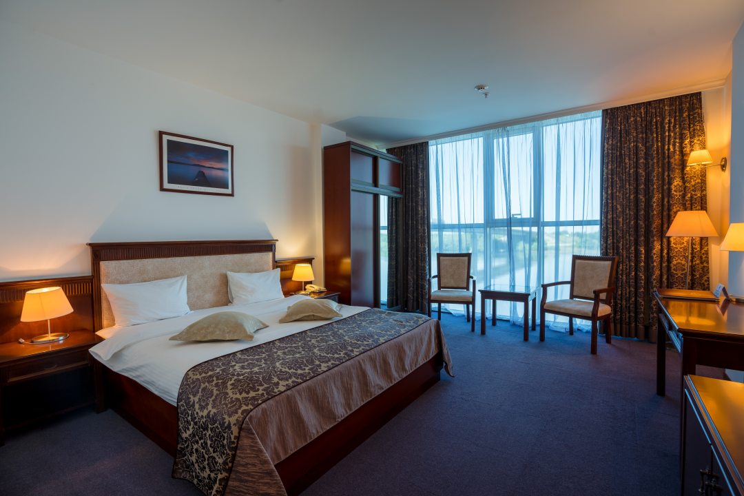 Двухместный (Стандарт с двуспальной кроватью) отеля Marins Grand Hotel Астрахань