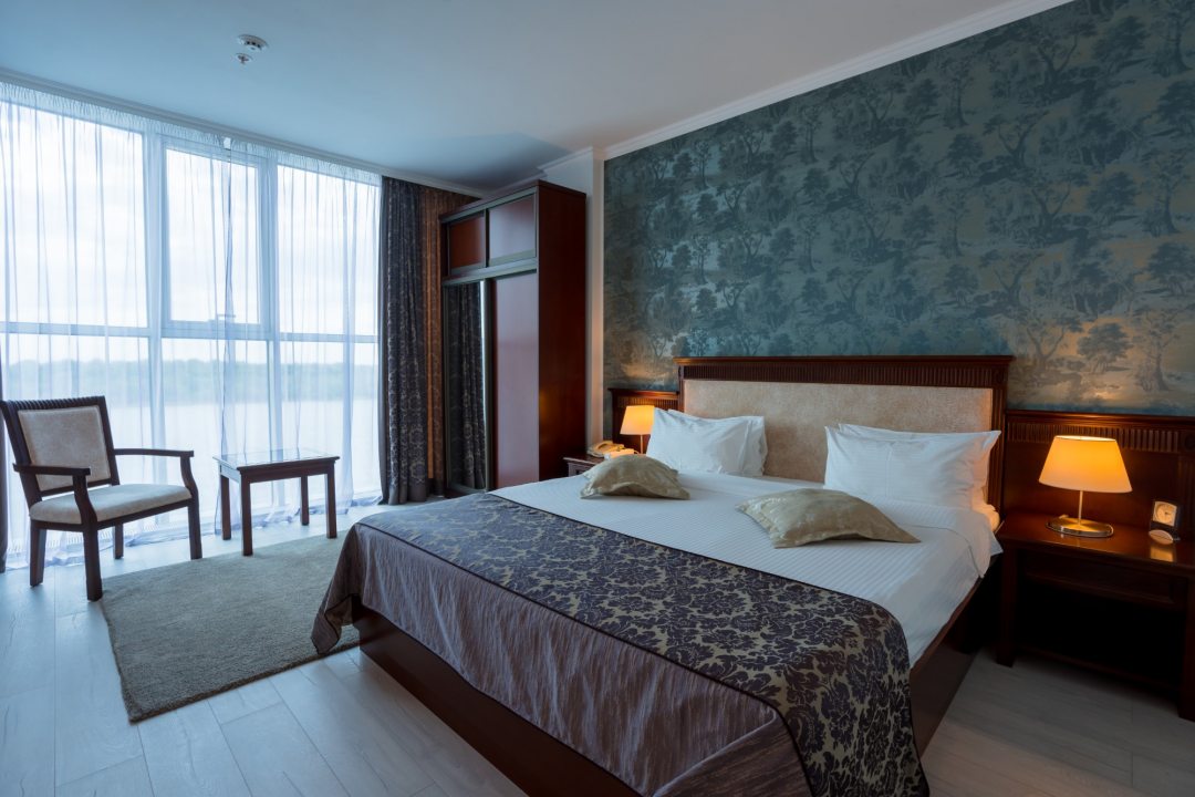 Двухместный (Стандарт улучшенный с двуспальной кроватью с видом на Волгу) отеля Marins Grand Hotel Астрахань
