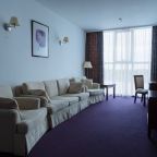 Люкс (Стандарт улучшенный двухкомнатный), Отель Marins Grand Hotel Астрахань
