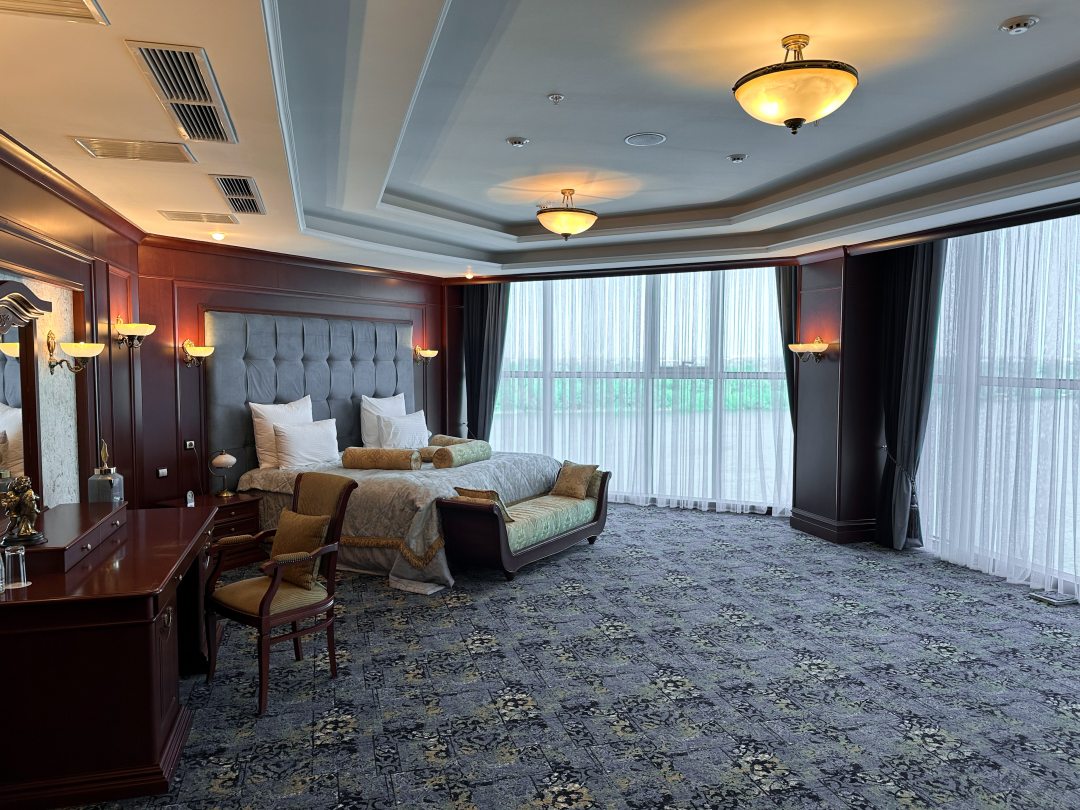 De Luxe (Президентский) отеля Marins Grand Hotel Астрахань