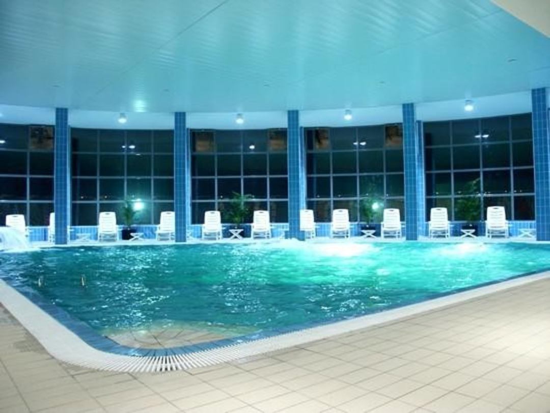 Крытый плавательный бассейн в гостинице «Виктория Палас»