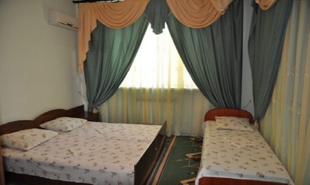 Люкс (Койко-место в 3-местном номере) гостевого дома Медовый месяц, Поповка, Крым