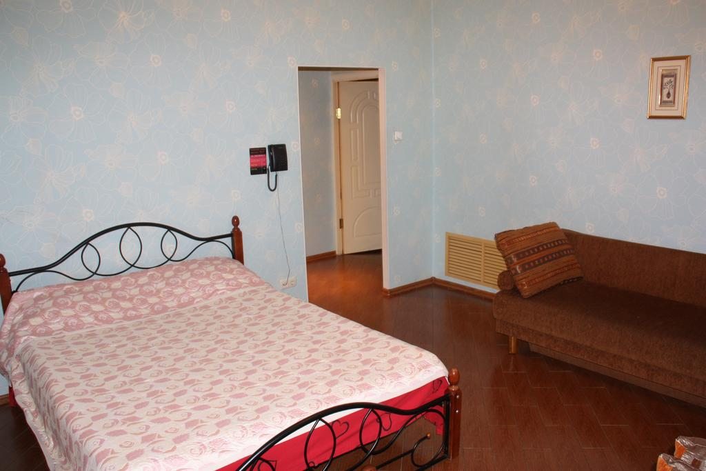 Двухместный (Двухместный номер Делюкс с 1 кроватью + дополнительная кровать) отеля Жар, Мытищи