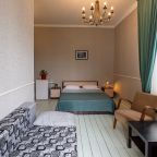 Диван и холодильник