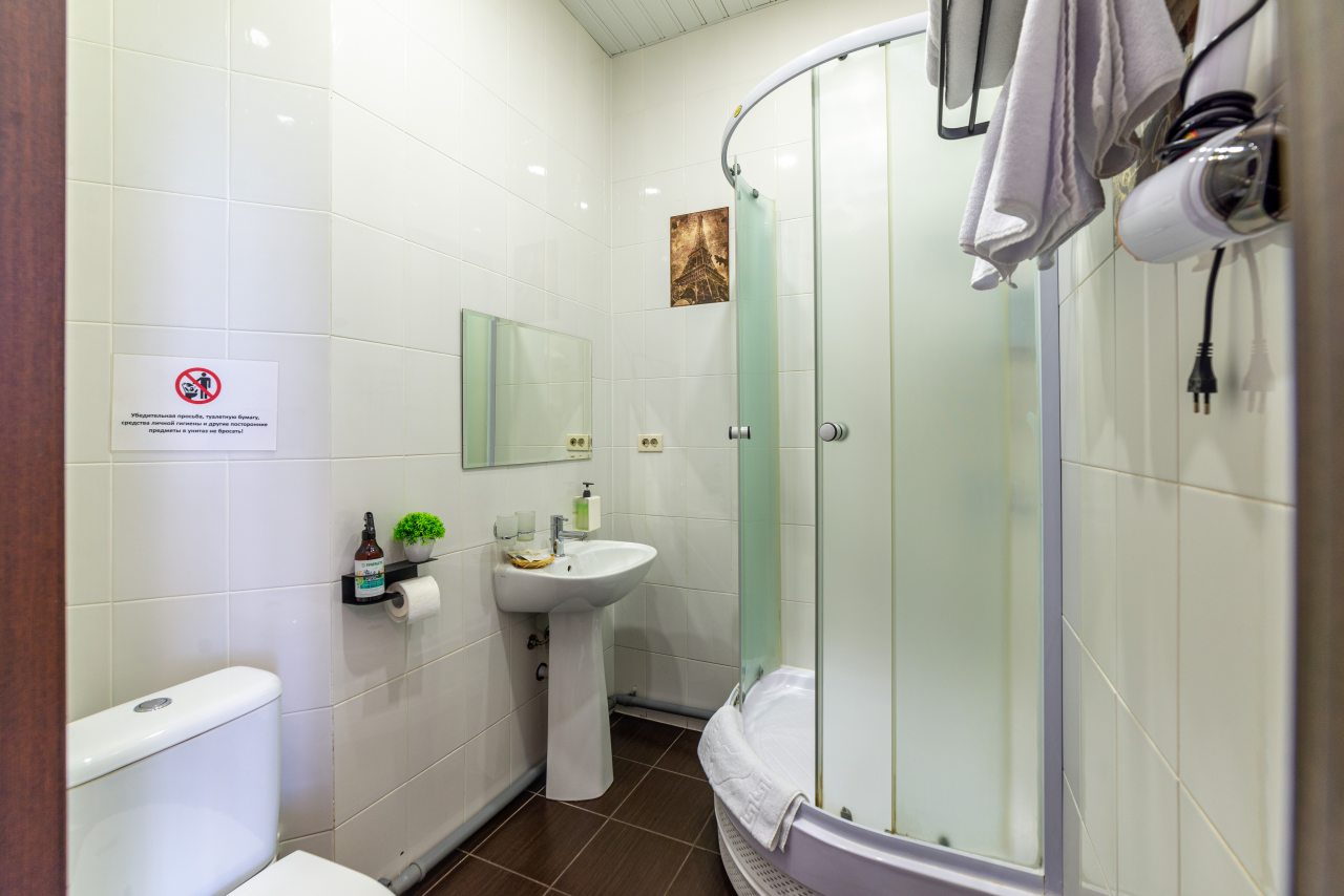 Фен и душевая кабина