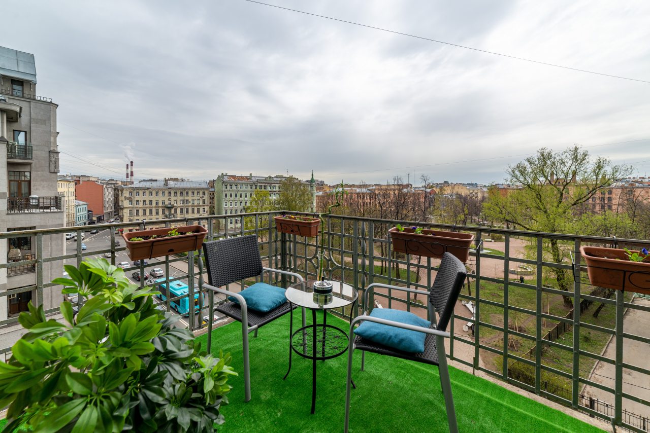 Вид с балкона на Некрасовский сад