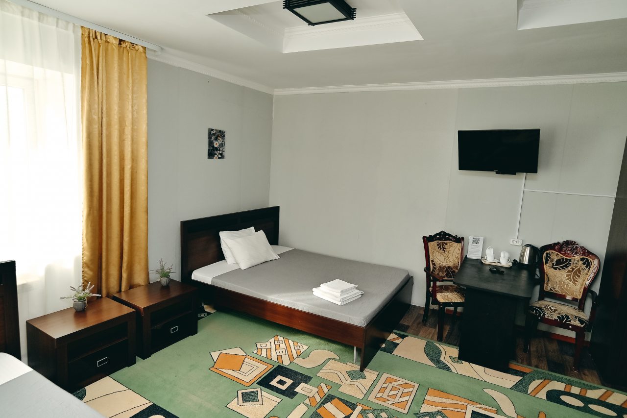 Отличный вариант для отдыха всей семьёй, две кровати и диван