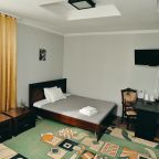 Отличный вариант для отдыха всей семьёй, две кровати и диван