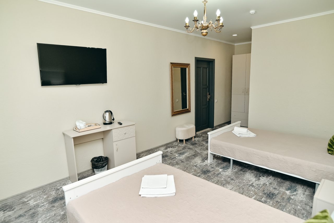 Просторный номер,подходящий для семьи или компании.