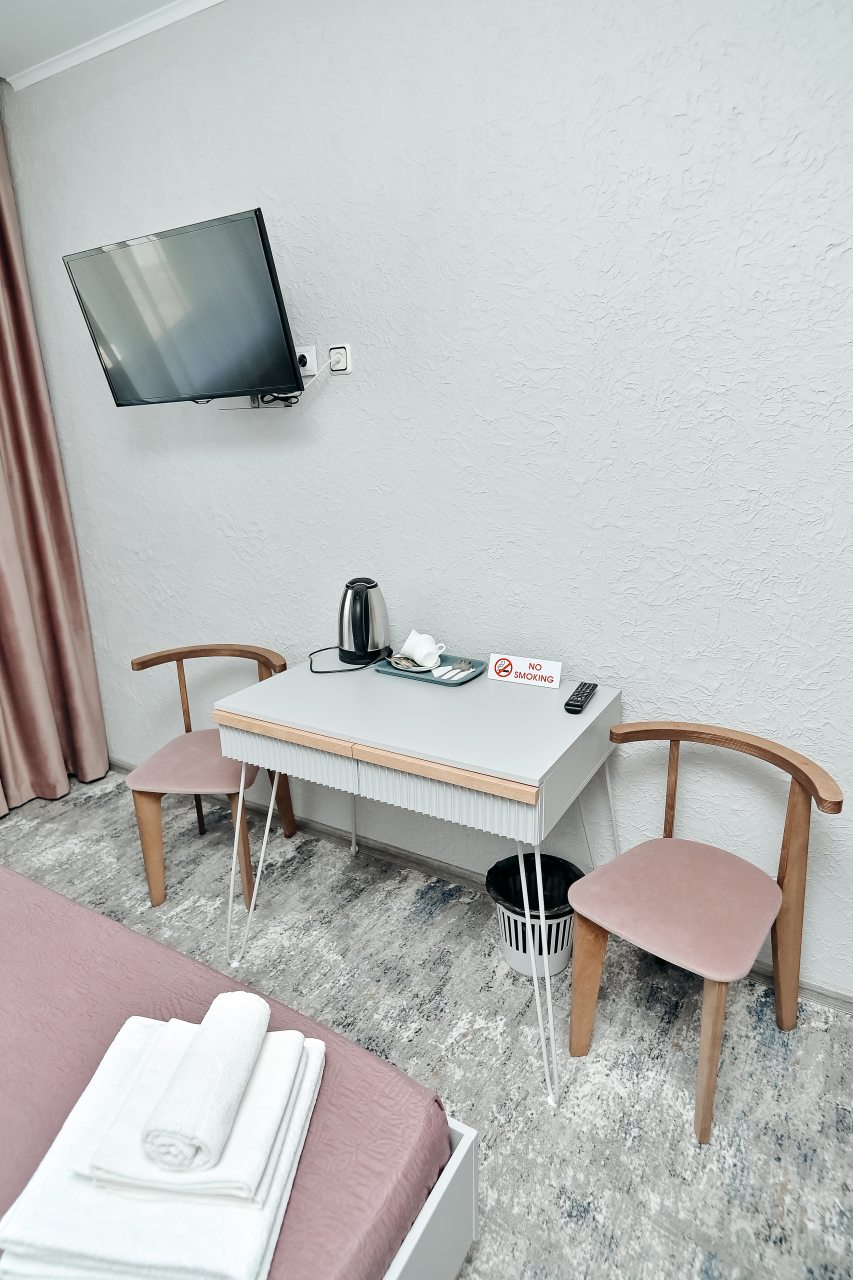 Уютный стандартный номер с одной двуспальной кроватью