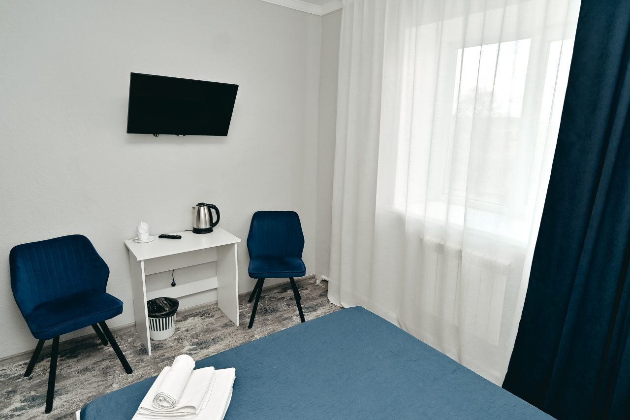 Стандартный с одной двуспальной кроватью