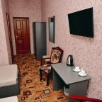 Светлый стандартный номер с двумя односпальными кроватями