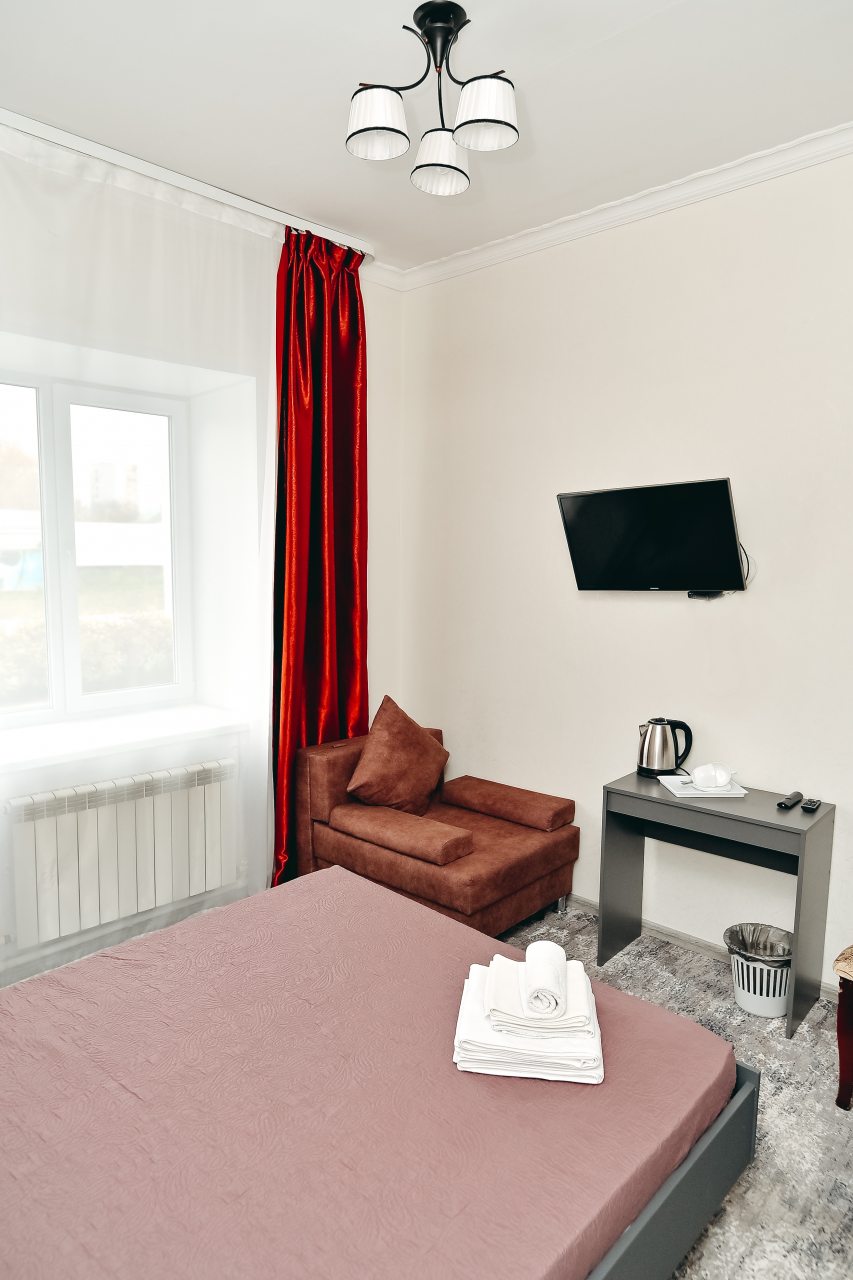 Уютный стандартный номер с одной двуспальной кроватью