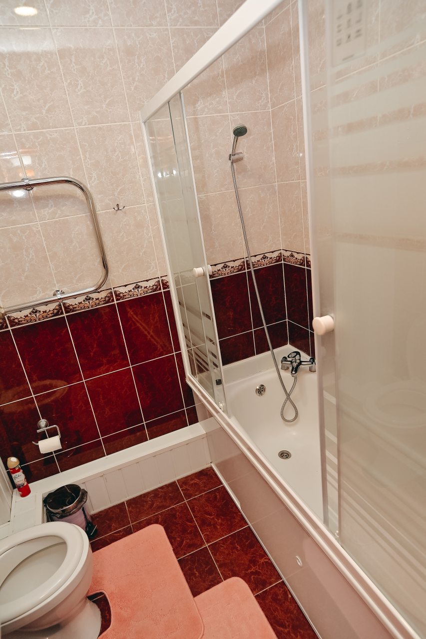 Уютный стандартный номер с одной двуспальной кроватью