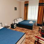 Просторный стандартный номер с двумя двуспальными кроватями