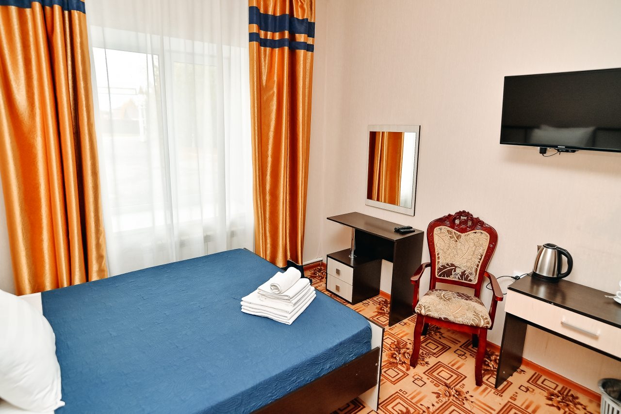 Просторный стандартный номер с двумя двуспальными кроватями