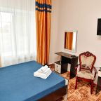 Просторный стандартный номер с двумя двуспальными кроватями