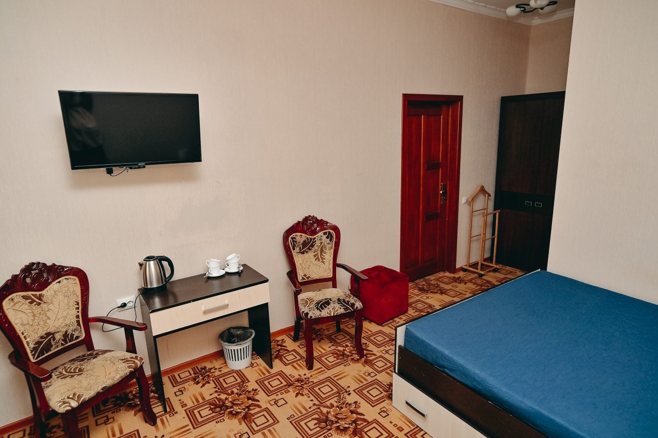 Просторный стандартный номер с двумя двуспальными кроватями