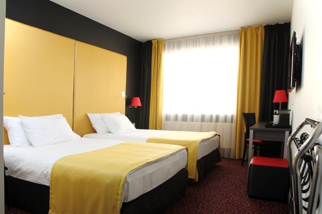 Двухместный (Улучшенный двухместный номер с 2 отдельными кроватями) отеля Авеню Парк, Курган