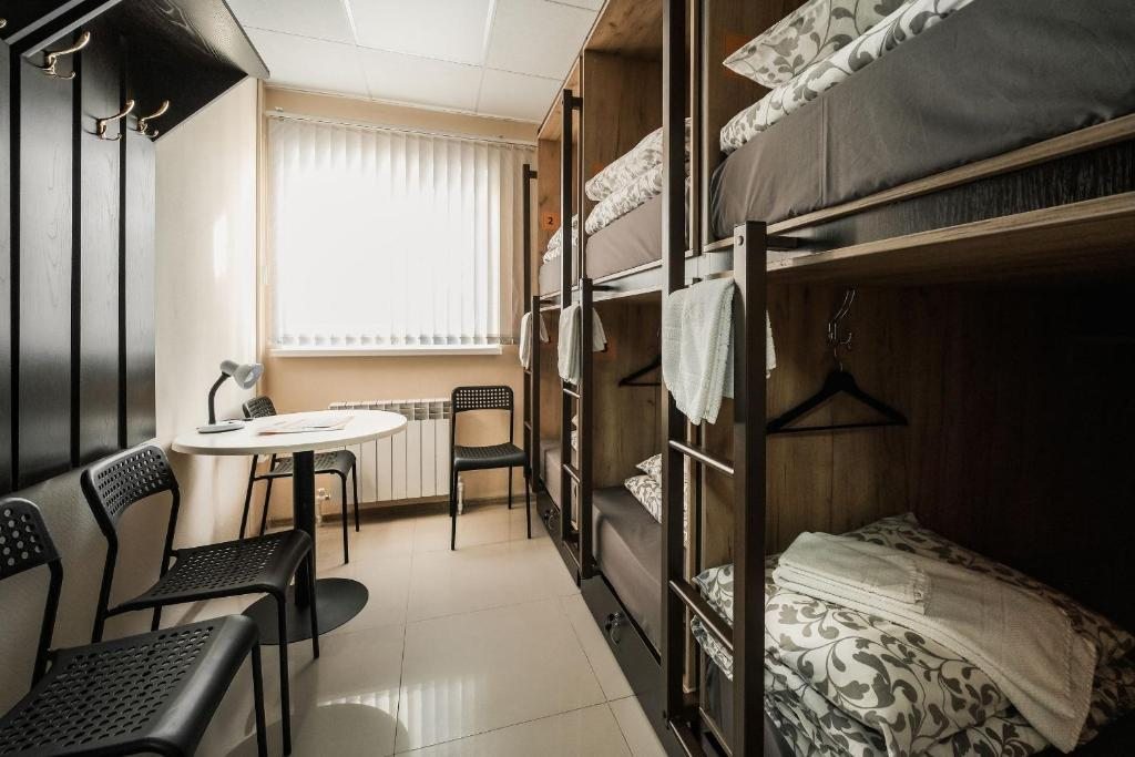 Номер (Спальное место на двухъярусной кровати в общем номере для мужчин и женщин) отеля Континент, Тобольск