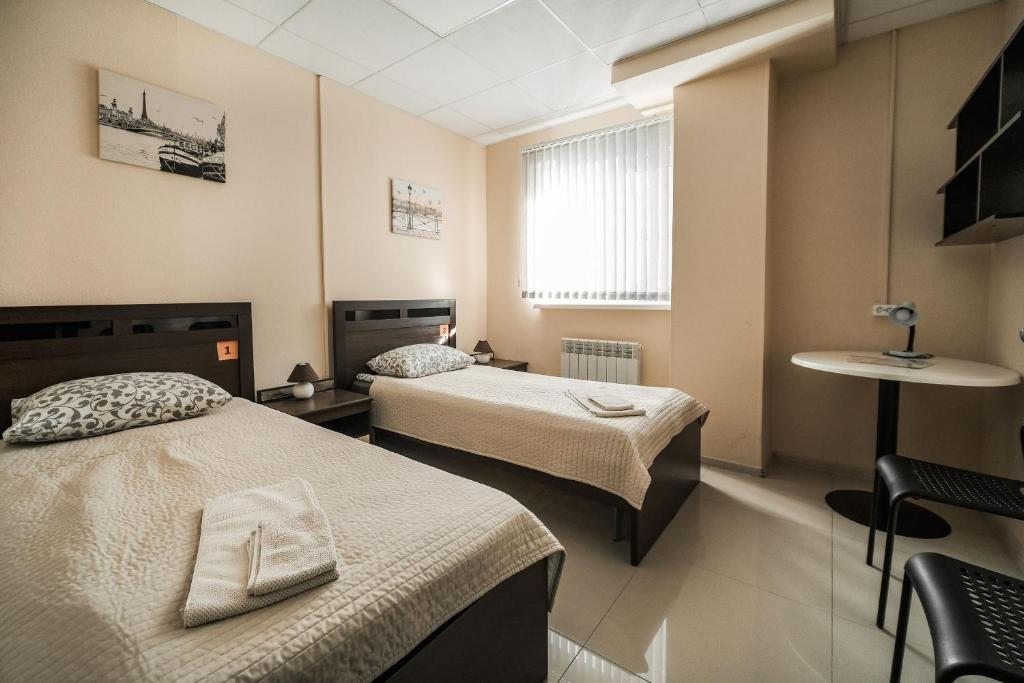 Двухместный (Двухместный номер с 2 отдельными кроватями и общей ванной комнатой) отеля Континент, Тобольск