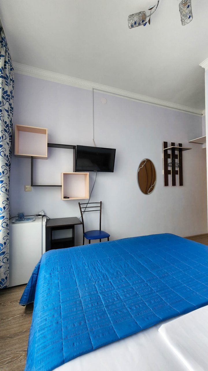 Двухместный, Гостиница Улей