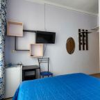 Двухместный, Гостиница Улей