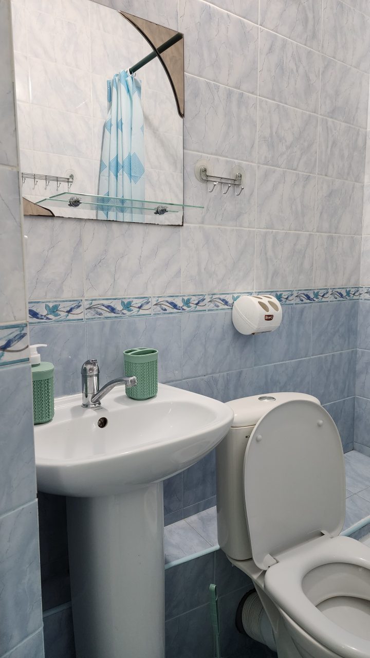 Двухместный, Гостиница Улей