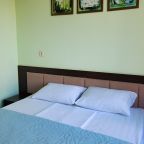 Двухместный, Гостиница Улей