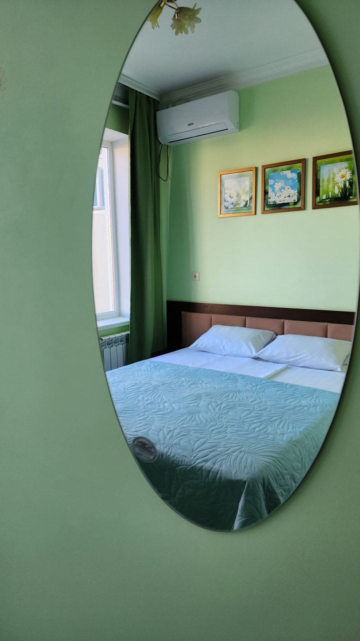 Двухместный, Гостиница Улей