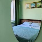 Двухместный, Гостиница Улей