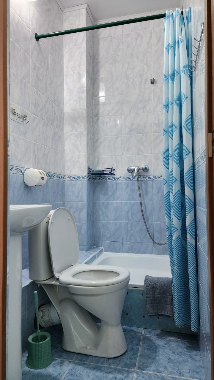 Двухместный, Гостиница Улей