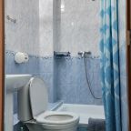 Двухместный, Гостиница Улей