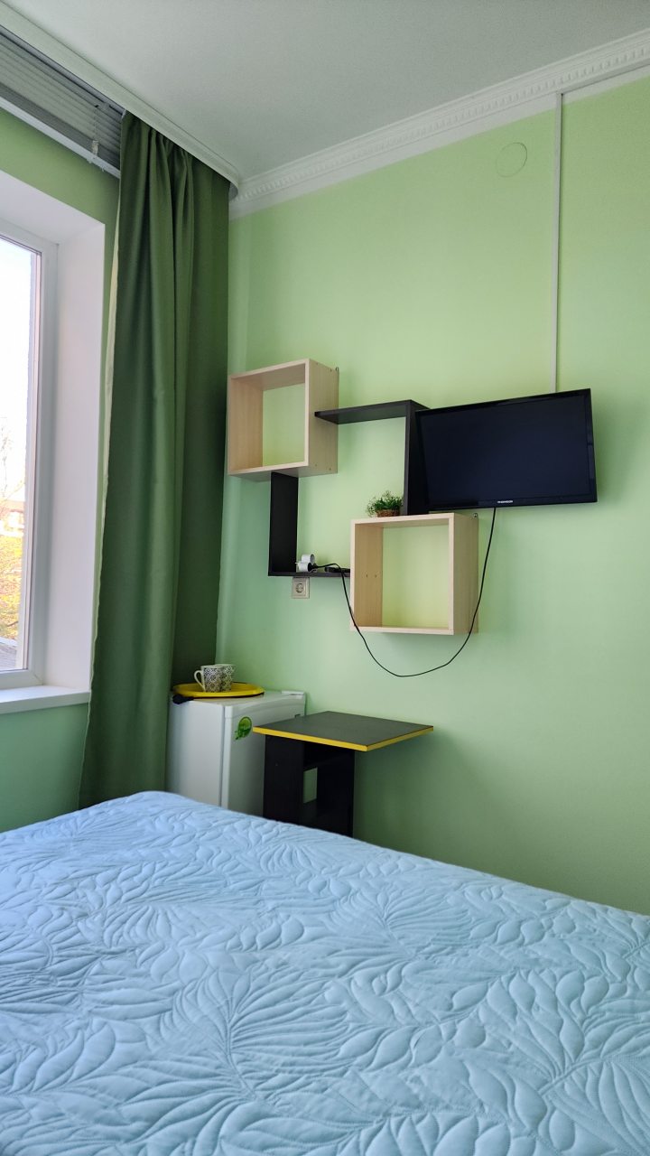 Двухместный, Гостиница Улей