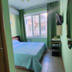 Двухместный, Гостиница Улей