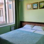 Двухместный, Гостиница Улей