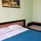 Трехместный, Гостиница Улей